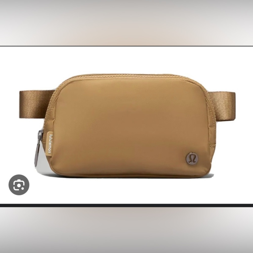 NEW- Lululemon Everywhere Belt Bag